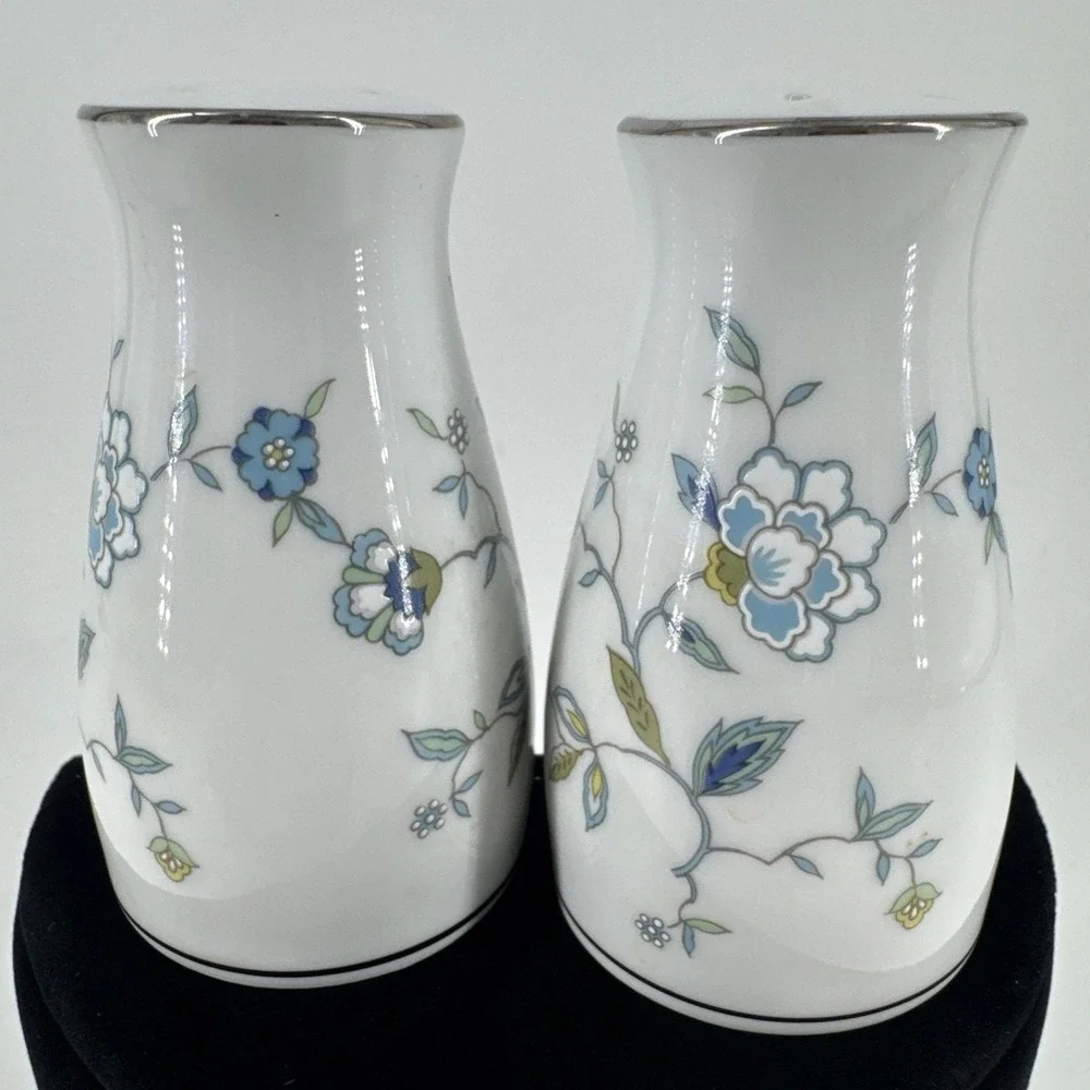 Noritake salt pepper